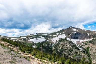 Karlı dağ zirveleri. Rocky Dağları güzel doğası. Colorado, Amerika Birleşik Devletleri
