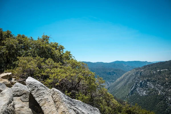 Doğa, Yosemite Milli Parkı. Gökyüzü ve kayalar — Stok fotoğraf