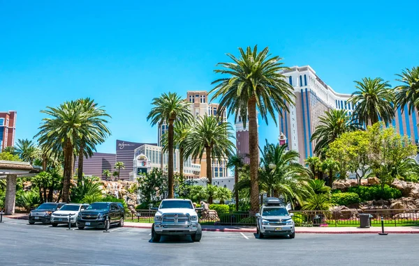 Architecture of Las Vegas. Casino and luxury hotels. Tourist trip to the USA — Stock Photo, Image