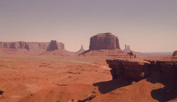 Monument Valley in the early morning. Navajo tribal park — Stock Photo, Image