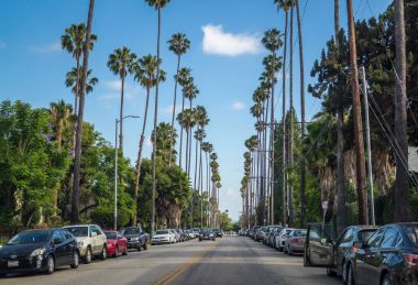 Los Angeles, Kaliforniya / Amerika Birleşik Devletleri - 21 Mart 2017: avuç içi ve Los Angeles sokaklarında. Pasadena kentsel yaşam