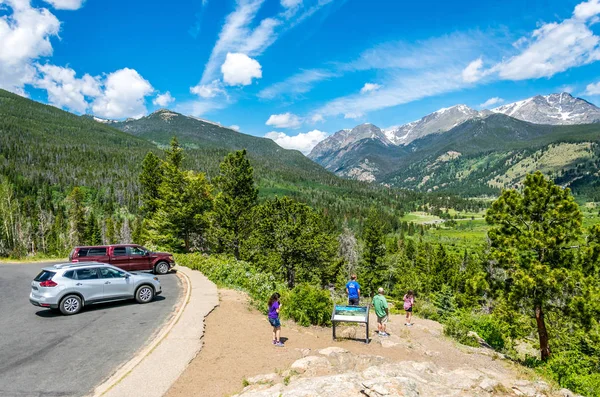 Estes Park Colorado Usa Juni 2017 Turister Smukt Synspunkt Sommertur - Stock-foto