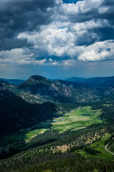 Rocky Dağları Yaz Yeşil Vadide Rocky Mountain National Park Colorado — Stok fotoğraf