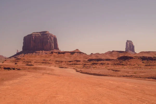 Viagem Para Oeste Selvagem Dos Eua Estrada Deserto Rochoso Vale — Fotografia de Stock