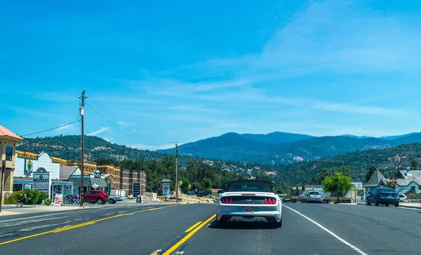 Oakhurst Kalifornien Usa Juni 2017 Oakhurst Town Kalifornien Und Autos — Stockfoto