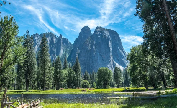 Δάσος Λίμνες Και Ποτάμια Στην Κοιλάδα Yosemite Εθνικό Πάρκο Γιοσέμιτι — Φωτογραφία Αρχείου