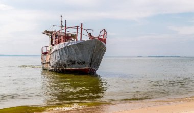 Dinyeper Nehri üzerinde balıkçılık. Eski balıkçı trol ve denizciler