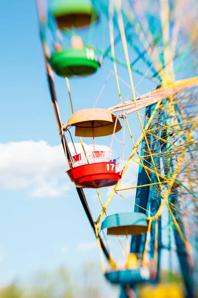 Vieille Grande Roue Colorée Dans Parc Printemps — Photo