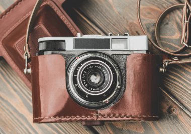 Arka plan bahar bahçe eski film kamera. Vintage macrophotography