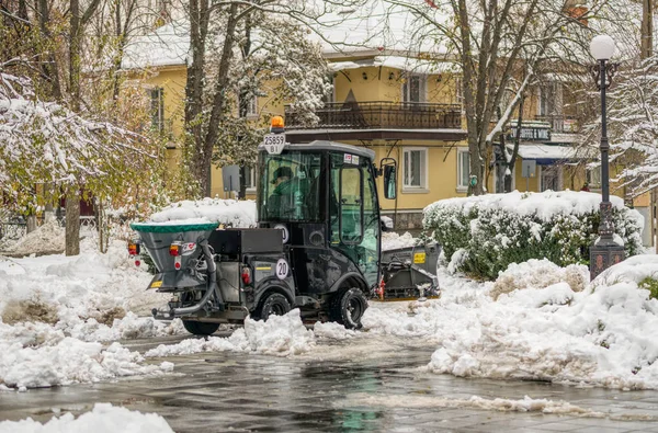 Kiev Oekraïne November 2018 Stadsstraat Sneeuwmachine Straten Schoonmaken Zware Sneeuwval — Stockfoto