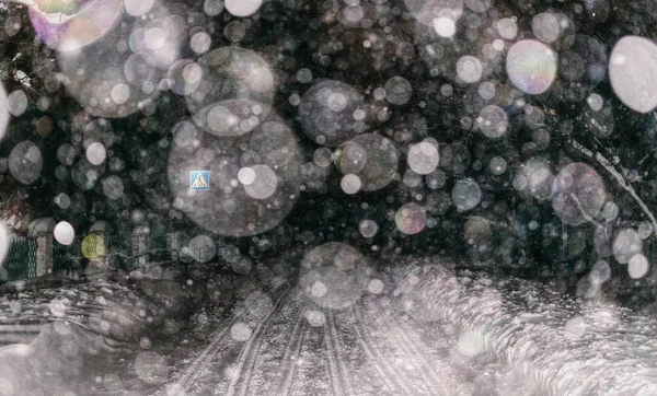 Snowy Windy Night City City Street Lamp Snowflakes Rays Light — ストック写真