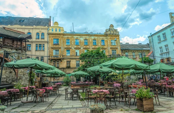 Lviv Oekraïne Augustus 2019 Paraplu Tafels Van Een Zomercafé Historische — Stockfoto