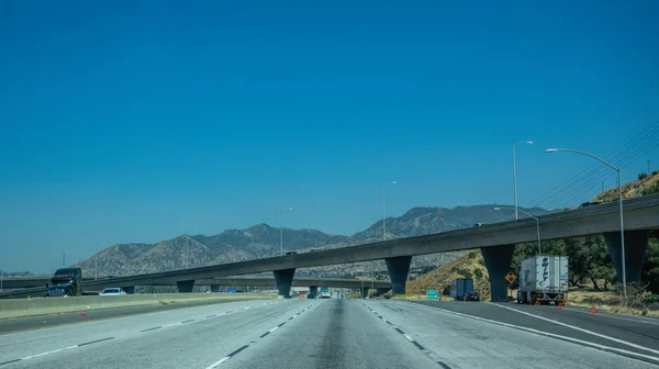 Los Angeles Califórnia Eua Junho 2017 Rodovia Tráfego Automóveis Subúrbio — Fotografia de Stock
