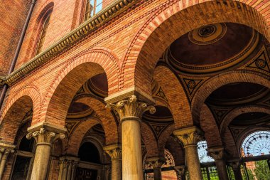 Chernivtsi şehri, Bukovina, Ukrayna - 12 Haziran 2018: Metropolitan Bukovina ve Dalmaçya Konutu ve Chernivtsi şehrindeki Yuri Fedkovych 'in adını taşıyan Ulusal Üniversite