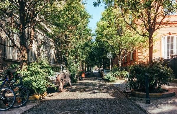Будапешт Угорщина Серпня 2019 Житлові Старі Будинки Автомобілі Припарковані Тротуарі — стокове фото