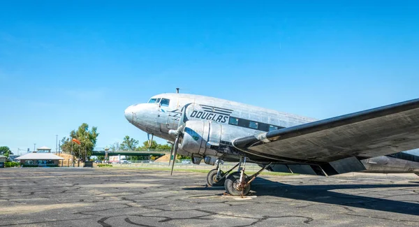 Lodi California Usa June 2017 Antique Douglas Aircraft Runway Old — Stockfoto