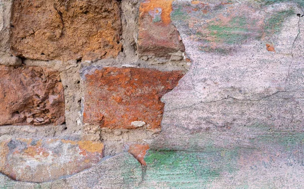 Old Weathered Brick Wall Peeling Cracked Paint Red Brick — Stock Photo, Image