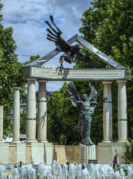 Будапешт Венгрия Июля 2019 Года Реактивные Самолеты Фонтана Колонны Мемориального — стоковое фото