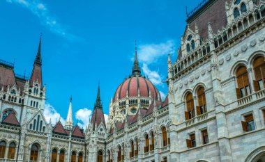 Macaristan parlamentosunun Gotik eski binası, Budapeşte