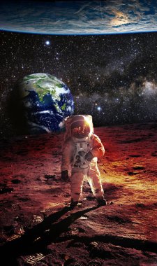 Mars 'taki astronot, arkasında Dünya ve büyük bir gezegen var. Nasa tarafından döşenmiş bu görüntünün elementleri.