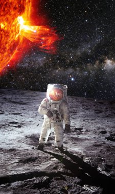 Güneş patlaması ile Ay 'daki Astronot - Bu görüntünün elementleri Nasa tarafından döşenmiştir