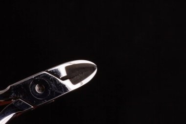 Diş hekimliği bürosunda ekipman ve diş aletleri. Aletler yakın plan. Dişçilik