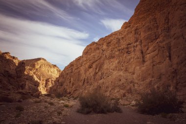 İsrail 'e, Eilat Dağları' na, Kızıl Kanyon 'a, dev uçurumlara yolculuk.