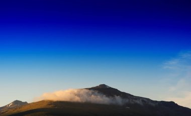 Klasik Norveç Dağları arka plan manzara