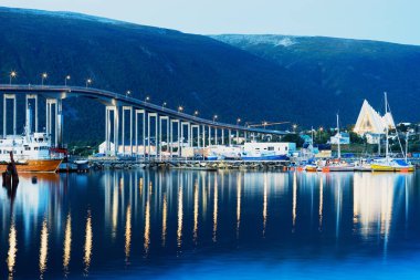 Şehir Köprüsü yansımaları arka plan