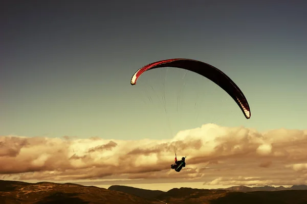 Kite flyer no céu instagram fundo — Fotografia de Stock