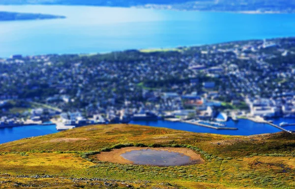 Lac de montagne fond bokeh — Photo