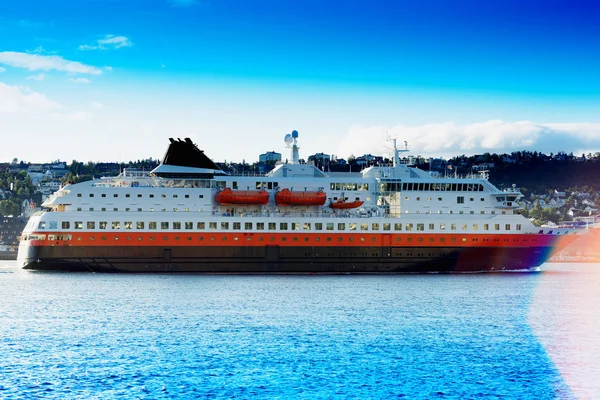 Noruega navio de transporte com flare background — Fotografia de Stock