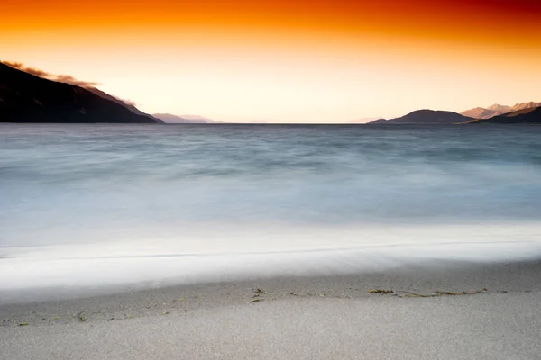 Ondas de maré exposição longa paisagem fundo — Fotografia de Stock