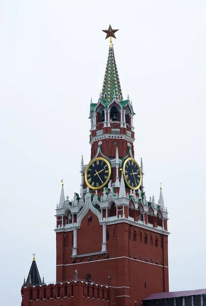 垂直的莫斯科克里姆林宫钟楼背景 — 图库照片