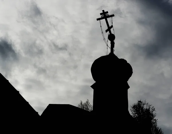 Rus Ortodoks Kilisesi geri silüeti yatay terk — Stok fotoğraf