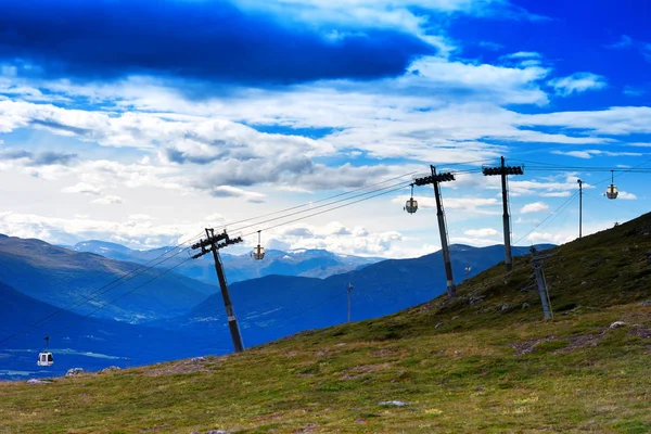 Norveç dağ halterci arka plan manzara