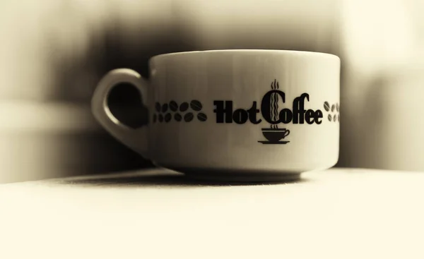 Horizontal vintage quente xícara de café bokeh vinheta fundo — Fotografia de Stock