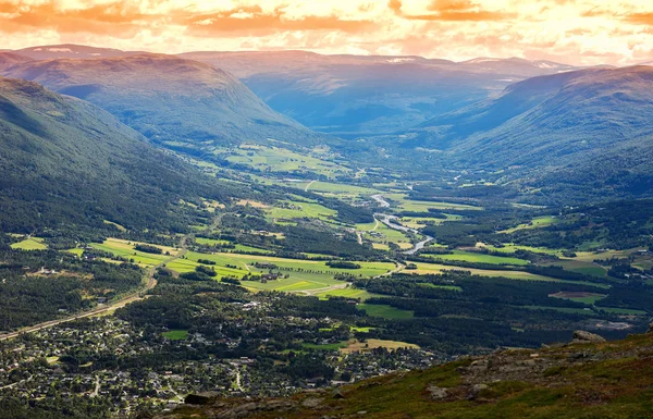 Oppdal mountain valley naplemente háttér — Stock Fotó