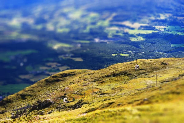 Oppdal berg achtergrond bokeh liften — Stockfoto