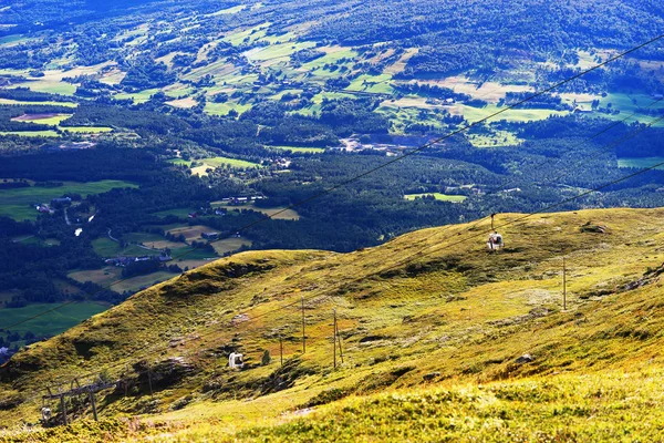 Oppdal mountain liften landschap achtergrond — Stockfoto