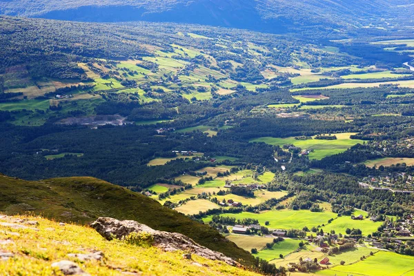 Oppdal berg dal landschap achtergrond — Stockfoto