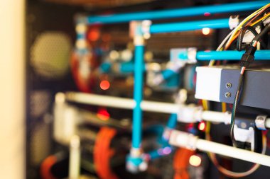 İçinde yüksek performanslı iş istasyonu bokeh zemin su soğutmalı