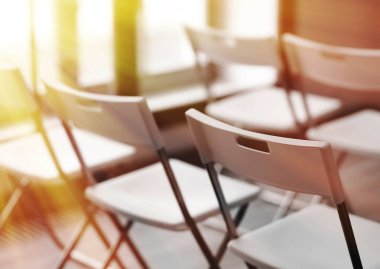 Bokeh hafif sızıntı arka plan ile yatay ofis mobilyaları