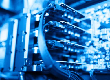Yatay mavi gpu quad SLI ekran kartı bokeh arka plan