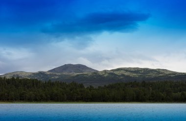 Norveç dağ göl manzara arka plan