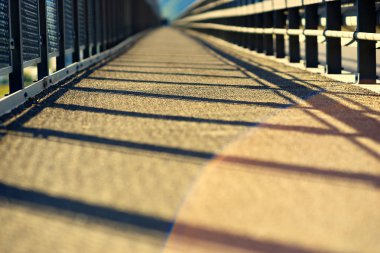 Hafif sızıntı arka plan ile taşıma Norveç köprü