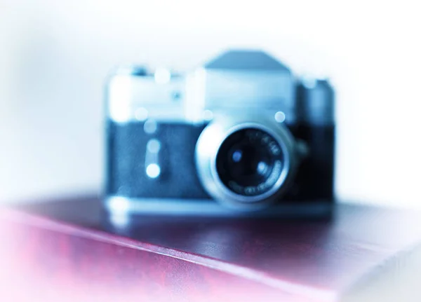 Vintage rangefinder camera bokeh background — Stock Photo, Image