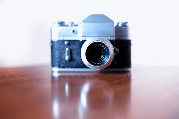 Vintage rangefinder camera background — Stock Photo, Image