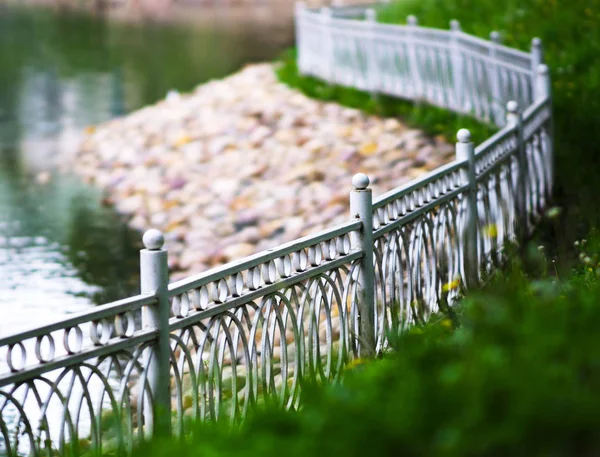 Horizontal white stony beach fence bokeh  background backdrop — Stock Photo, Image