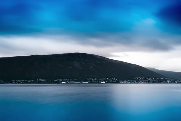 Klassische norwegische Community Landschaft Hintergrund — Stockfoto